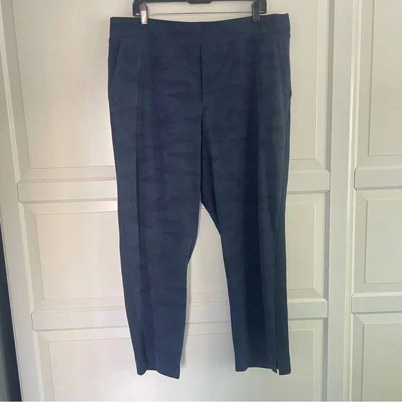 Athleta Brooklyn Ankle Camo Straight Leg Pants Size 18 - 26871 - Picture 4 of 13